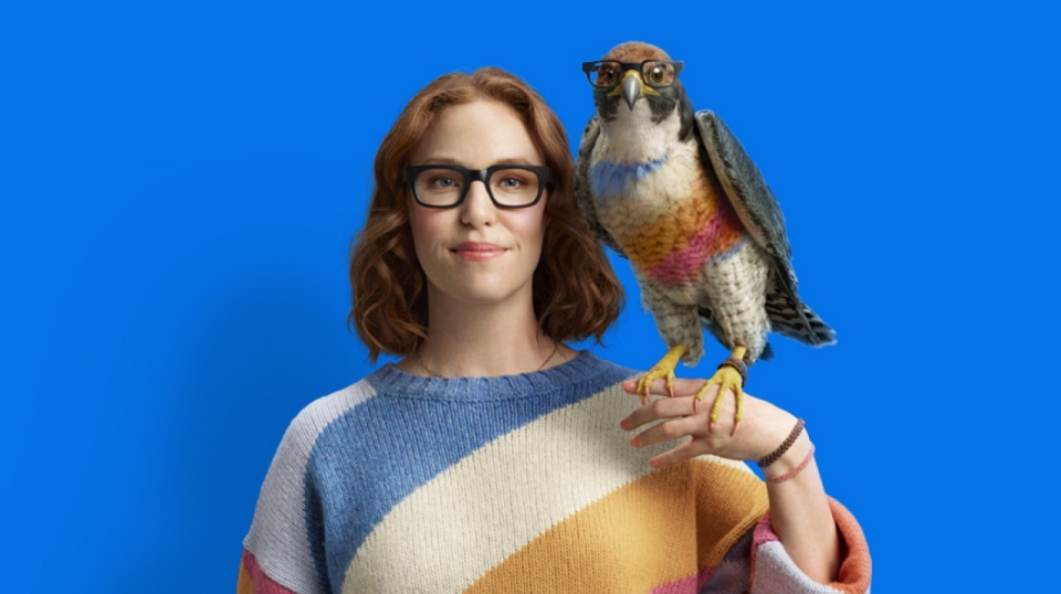 Lady with a Falcon on her shoulder